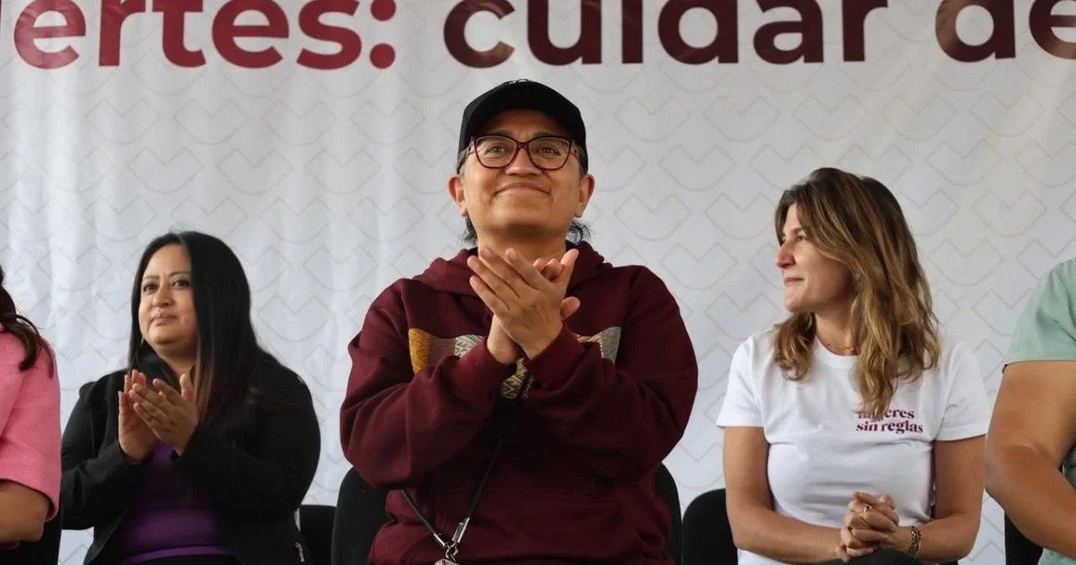 Aleida Alavez y participantes en una jornada de salud en menopausia en Iztapalapa