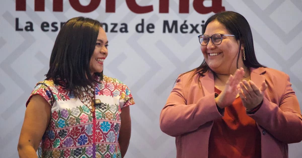 Beatriz Mojica junto a Citlalli Hernández durante un acto de Morena