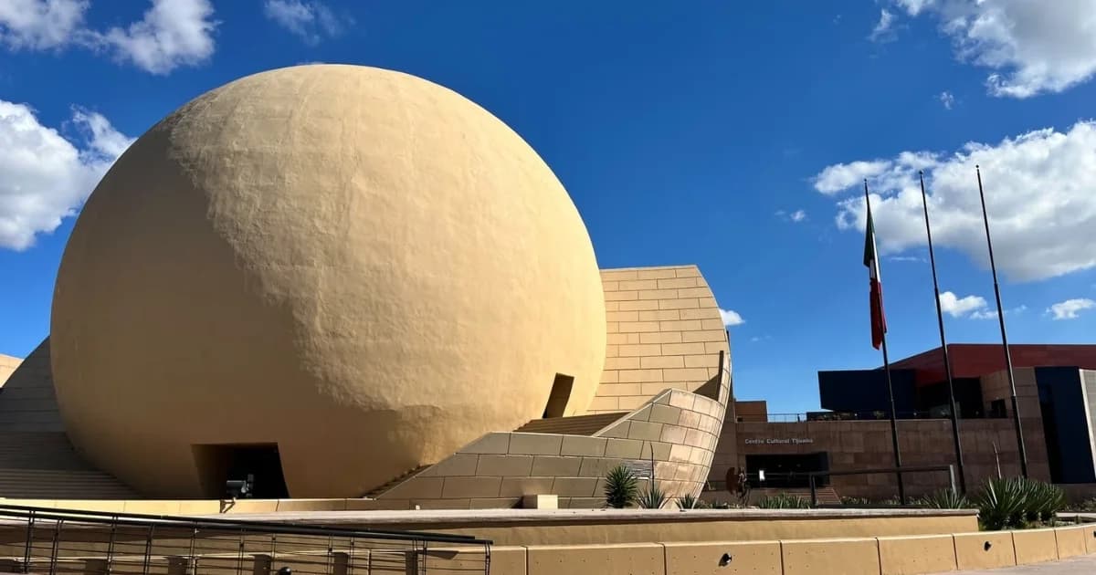 Vista exterior del Centro Cultural Tijuana y su Domo IMAX