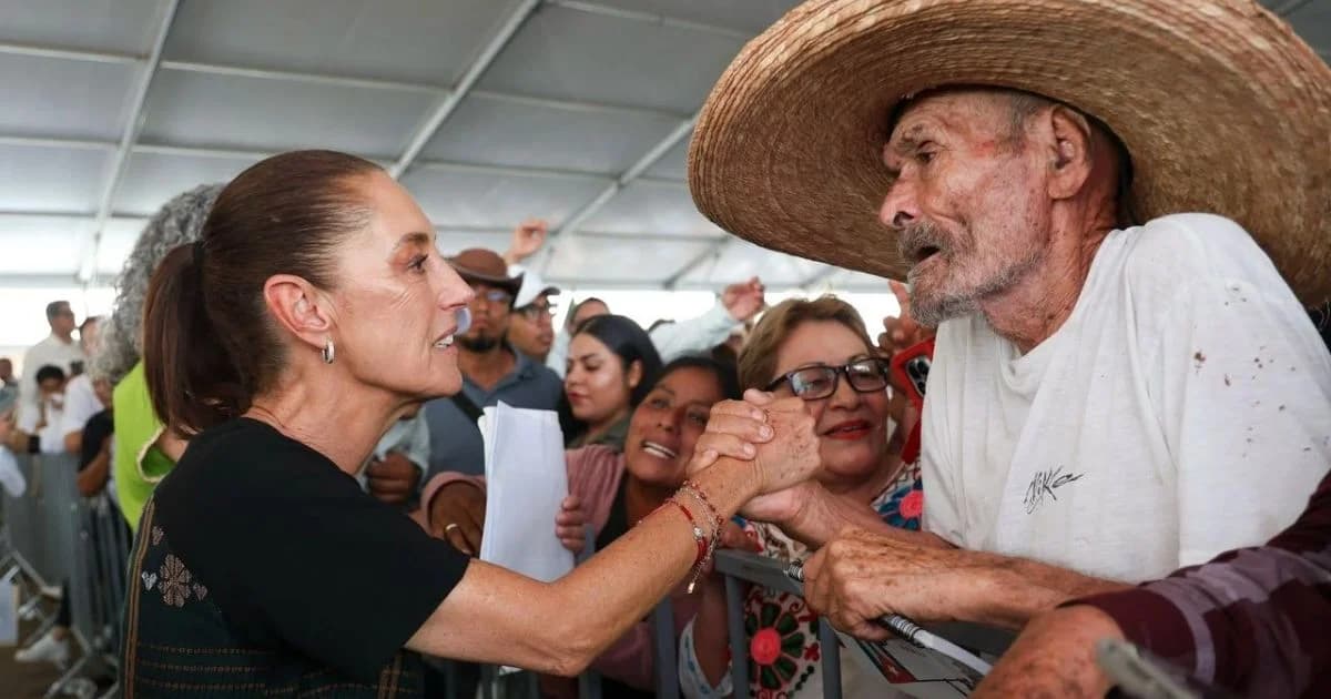 Bienestar en Sinaloa: Claudia Sheinbaum saluda a un adulto mayor durante su visita