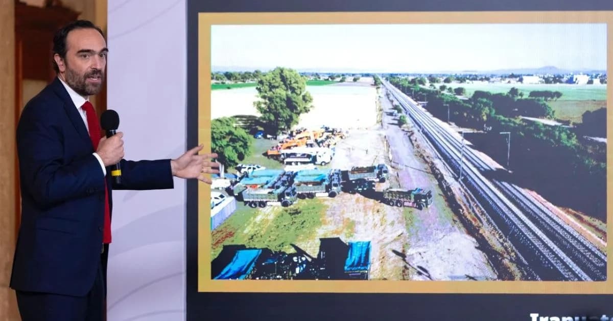 Presentación del avance del Tren Ciudad de México-Querétaro con una fotografía de las obras ferroviarias.