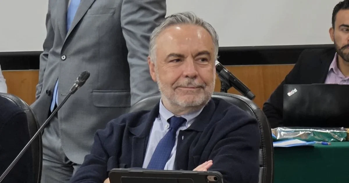 Alfonso Ramírez Cuéllar durante una reunión de trabajo en la Cámara de Diputados.