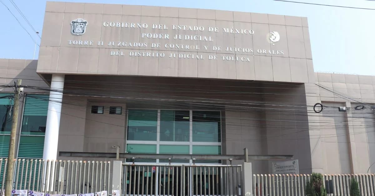 Fachada de la Torre II de los Juzgados de Control y de Juicios Orales del Distrito Judicial de Toluca, Estado de México.