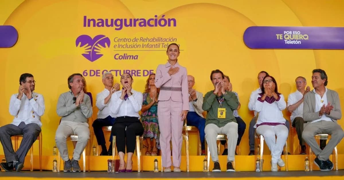 Escenario de inauguración del CRIT Colima con autoridades y representantes de Teletón