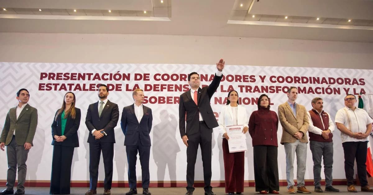 Grupo de personas durante la presentación de coordinaciones estatales de Morena
