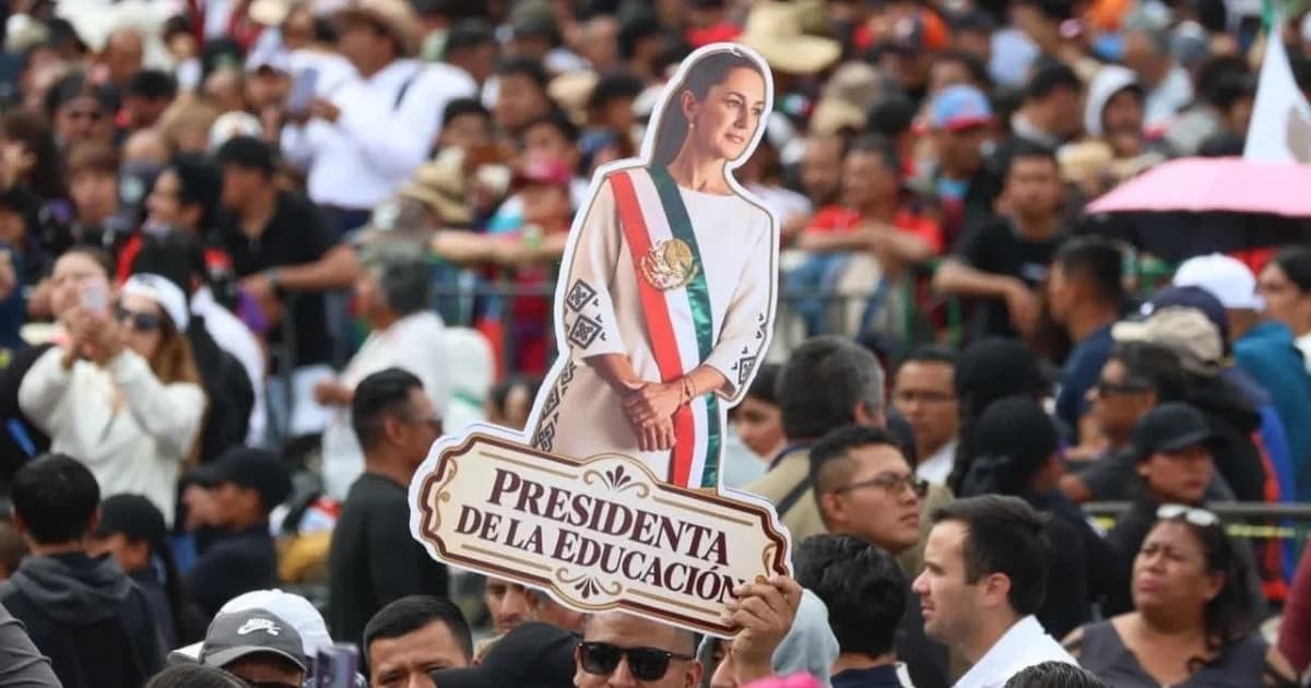 Asistentes al cierre de la gira de Claudia Sheinbaum en el Zócalo