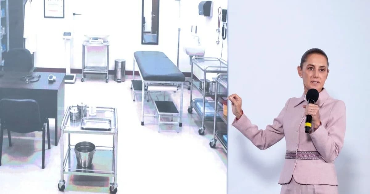 Mujer sostiene un micrófono durante una presentación frente a la imagen de un consultorio médico equipado