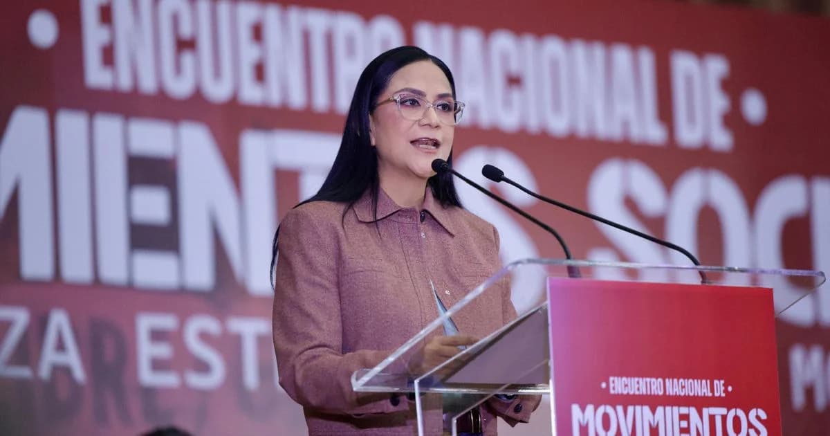 Ariadna Montiel con el texto Encuentro Nacional de Movimientos Sociales y Morena.
