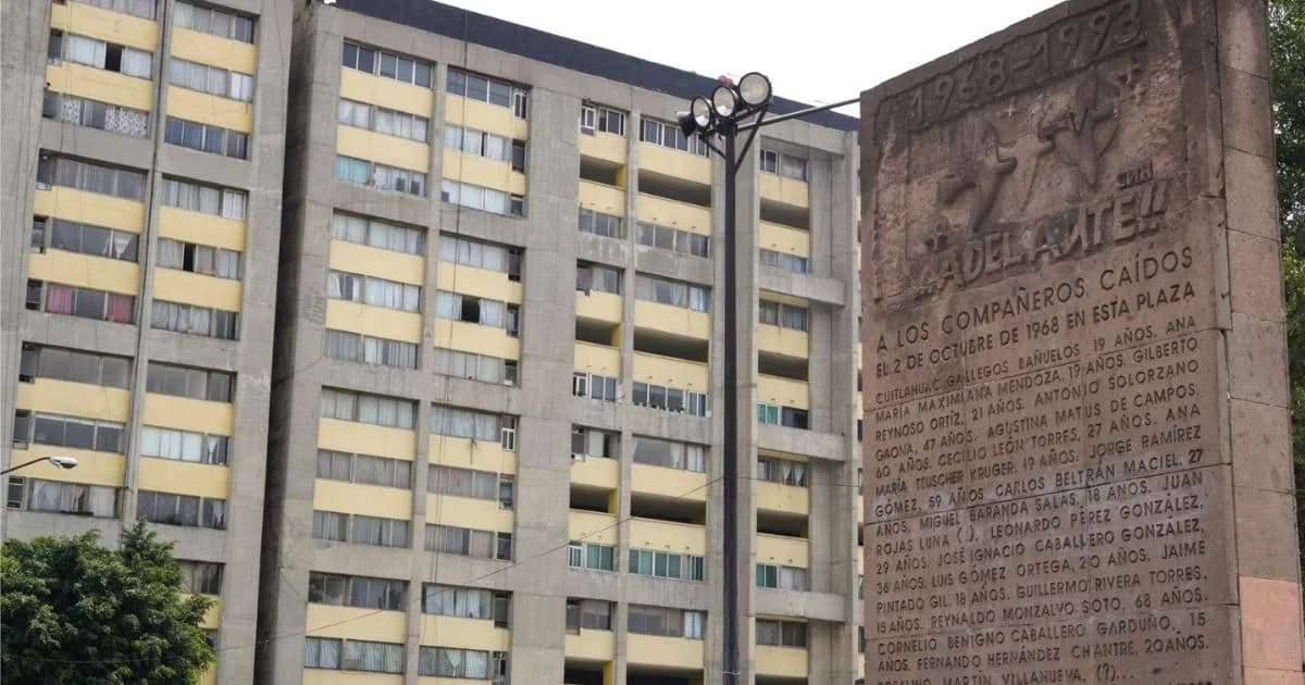 Monumento a los caídos del 2 de octubre de 1968 en Tlatelolco, frente a la Unidad Nonoalco Tlatelolco